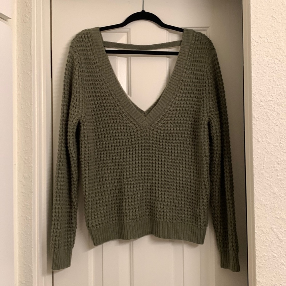 Low V-neck Sweater